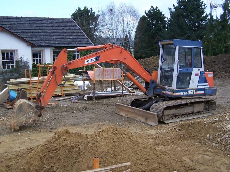 download Kubota KH 61 Excavator able workshop manual