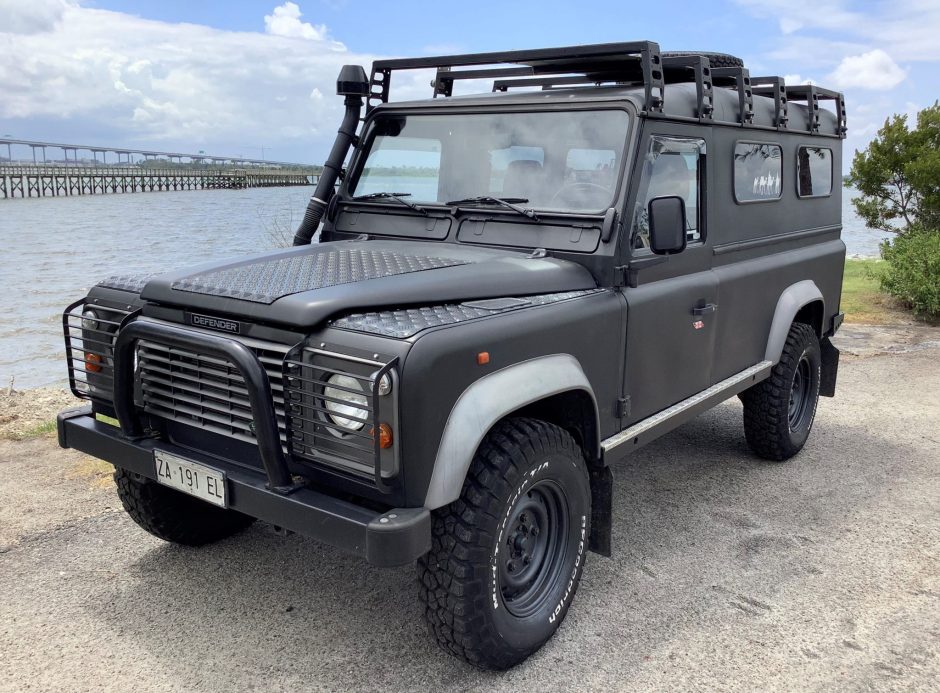 download Land Rover Defender 300 TDi workshop manual