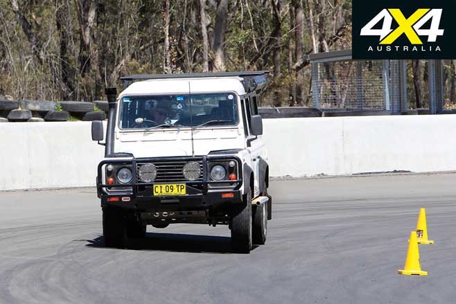 download Land Rover Defender 300 TDi workshop manual