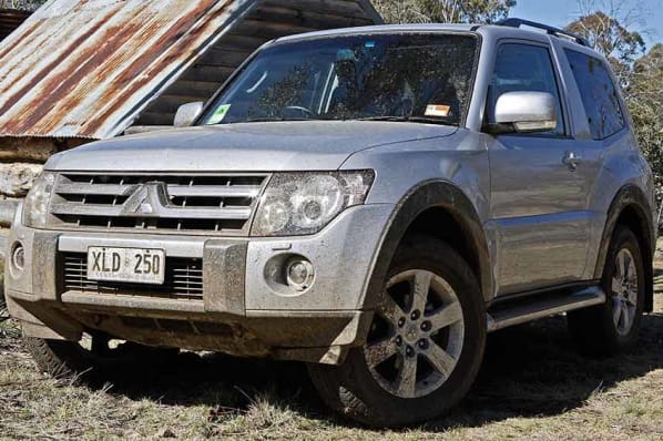 download Mitsubishi Pajero NM workshop manual