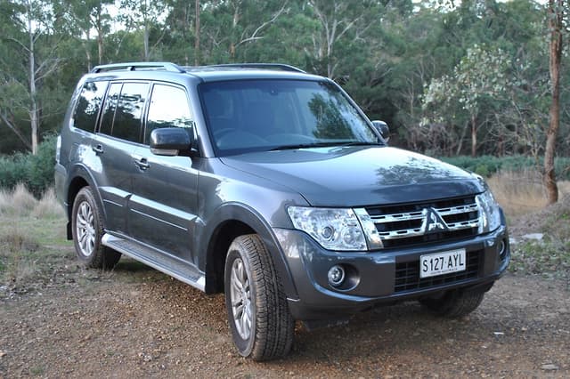 download Mitsubishi Pajero workshop manual